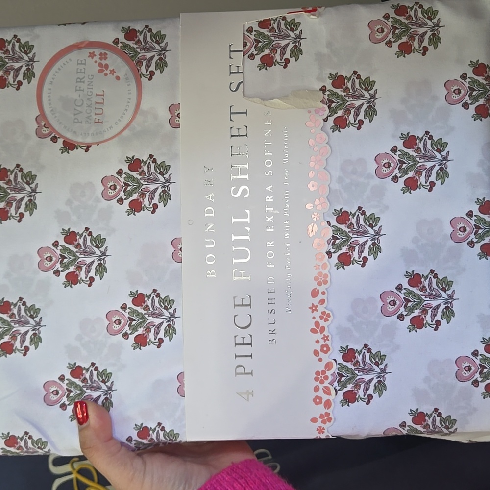 Boundary white floral Full size sheets 4 pcs Free From Harmfull Levels Of Chemic